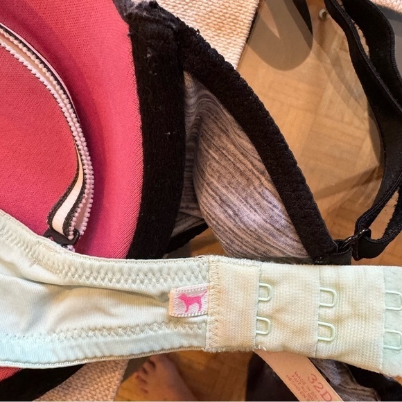 PINK Victoria’s Secret set of 2 bra in a size 32D used in a excellent condition - Picture 7 of 7